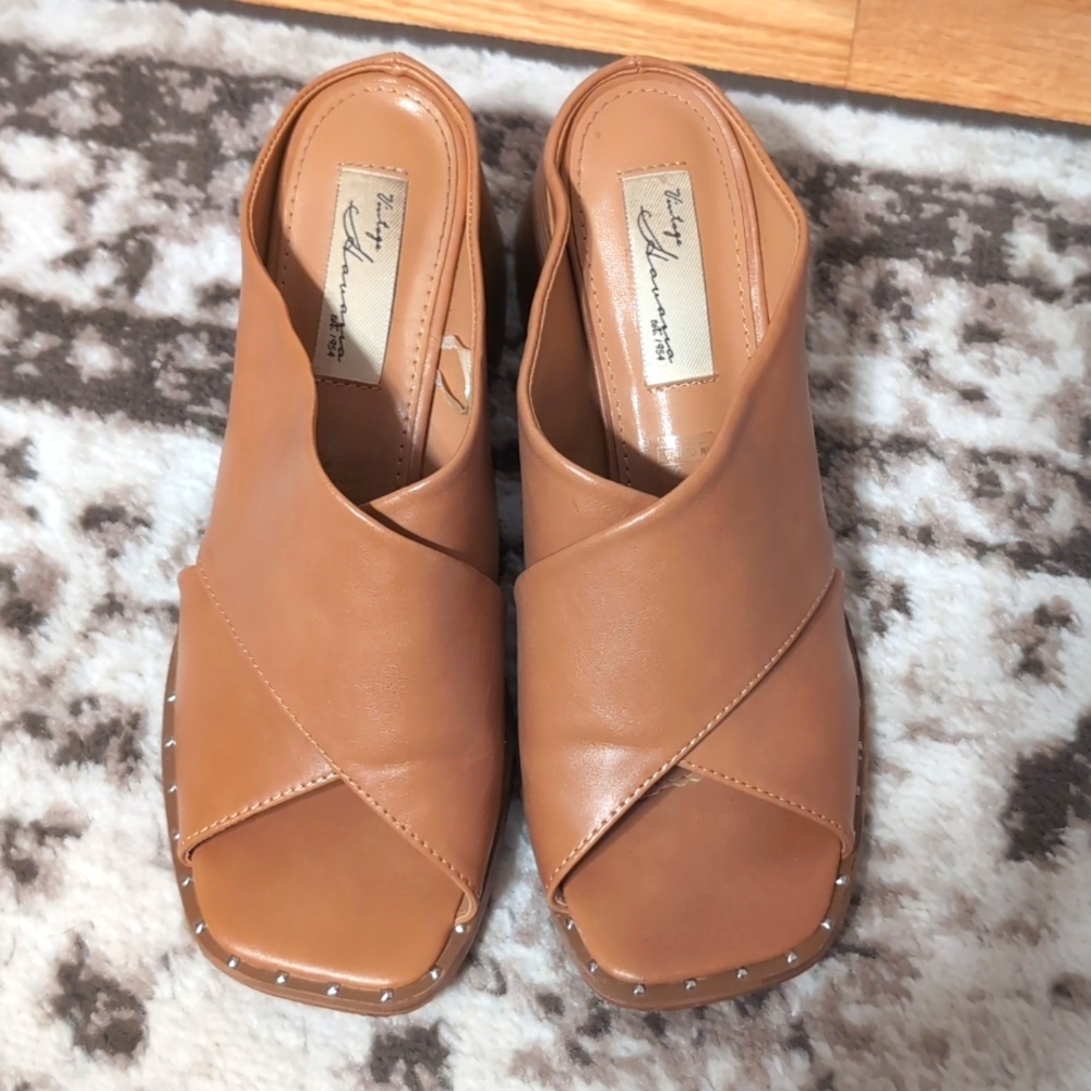 Vintage Havana Valeria Cognac/Tan Women's Shoes Women's Size 8